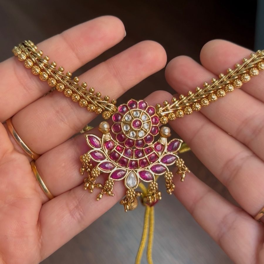 Jadau kundan necklace in hand